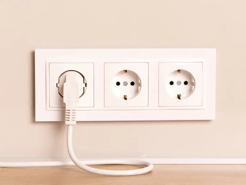 AdobeStock_1863794s731 fornitura-canaline-connettori-elettrici-ferrara