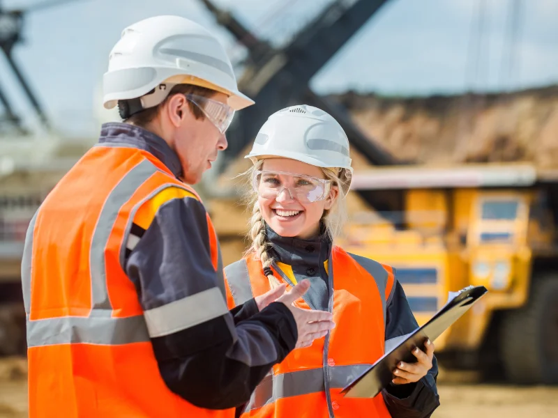 AdobeStock_1863794s731 persone-che-lavorano-in-cantiere
